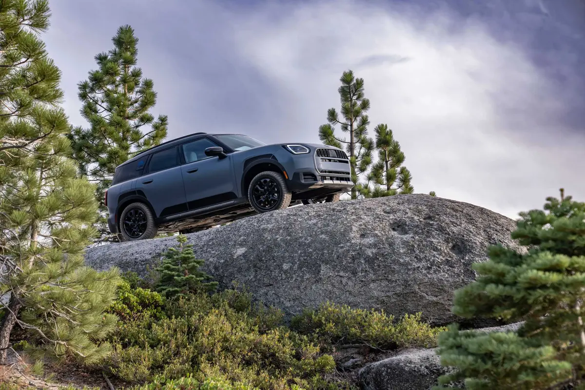 MINI Countryman Untamed Edition: la versión camper también será eléctrica y con etiqueta 0